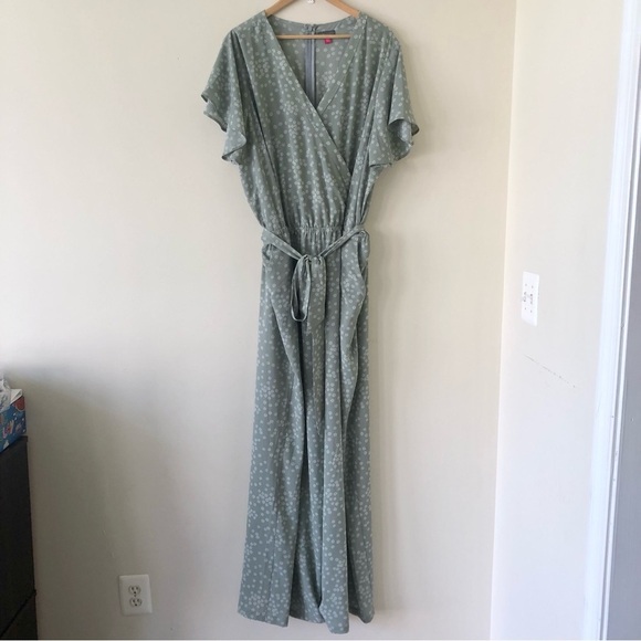 Vince Camuto Flutter Sleeve, Floral, Surplice Neckline Belted Jumpsuit Size 24W - Picture 2 of 10